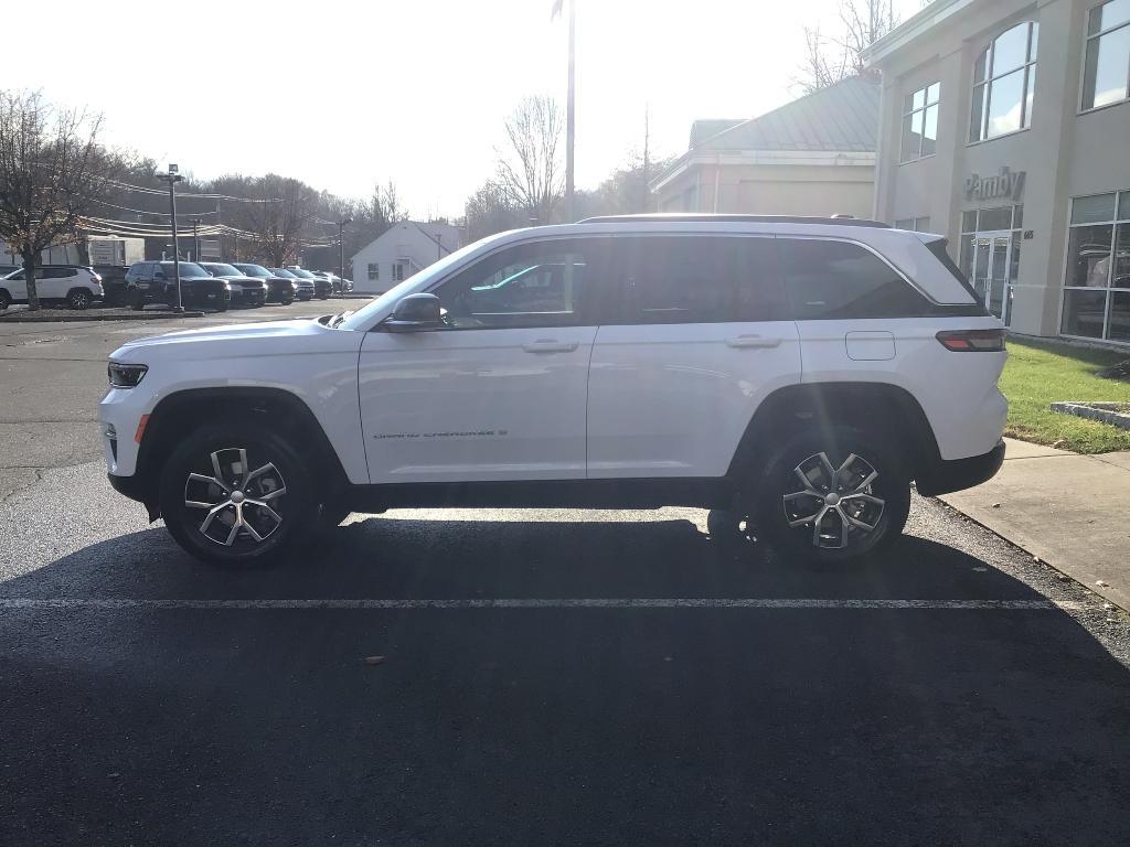 new 2025 Jeep Grand Cherokee car, priced at $49,415