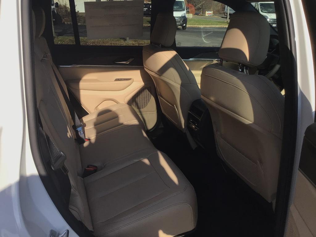 new 2025 Jeep Grand Cherokee car, priced at $49,415