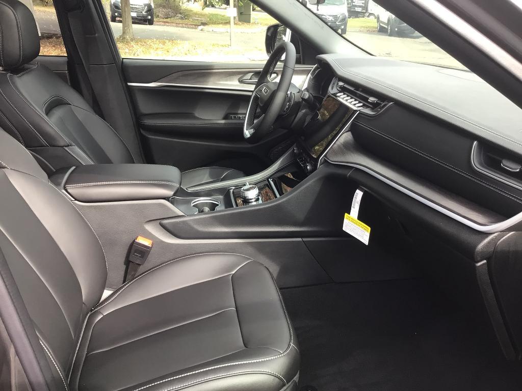 new 2025 Jeep Grand Cherokee car, priced at $52,735