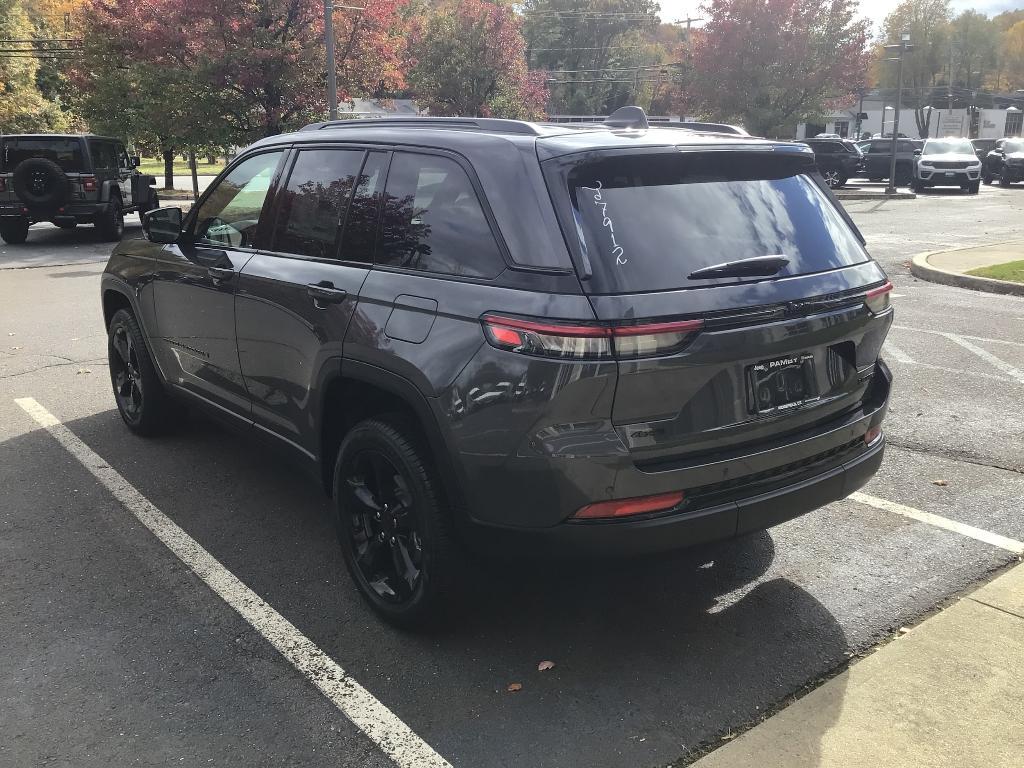 new 2025 Jeep Grand Cherokee car, priced at $52,735