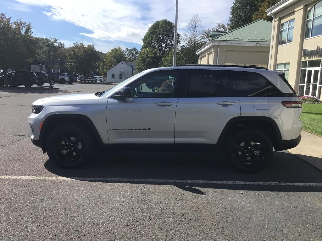 new 2025 Jeep Grand Cherokee car, priced at $52,735