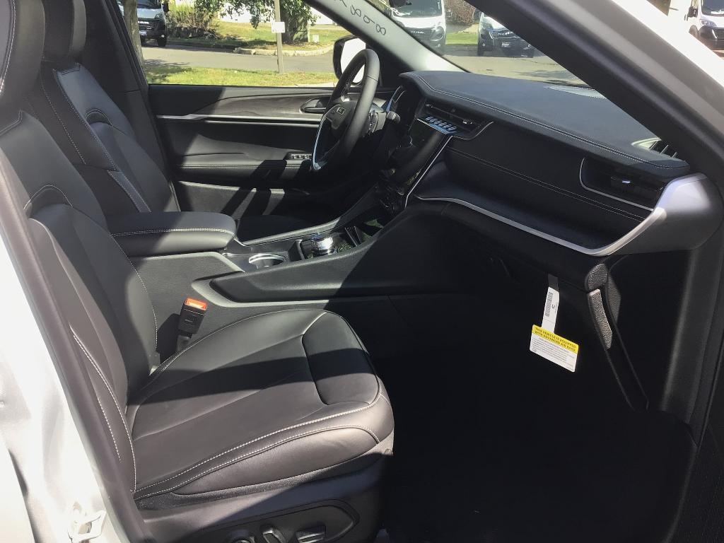 new 2025 Jeep Grand Cherokee car, priced at $52,735