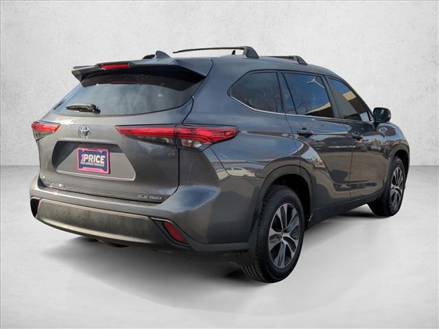 used 2023 Toyota Highlander car, priced at $34,999