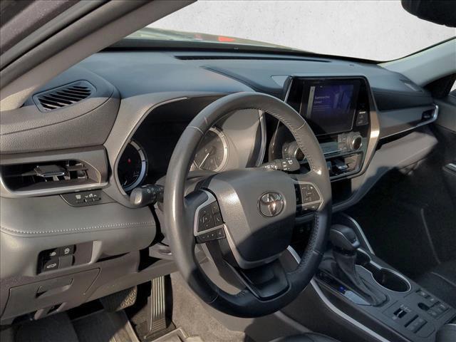used 2023 Toyota Highlander car, priced at $34,999