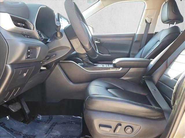 used 2022 Toyota Highlander car, priced at $32,999