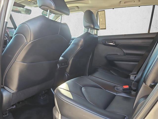used 2022 Toyota Highlander car, priced at $32,999