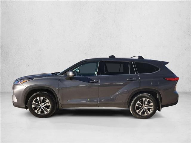 used 2022 Toyota Highlander car, priced at $32,999