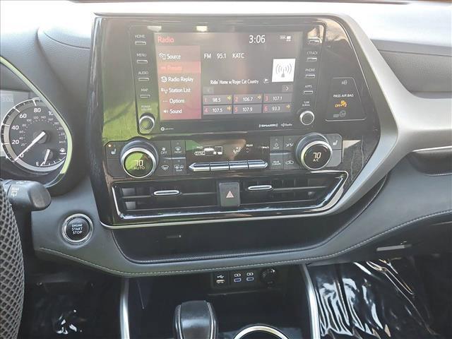 used 2022 Toyota Highlander car, priced at $32,999