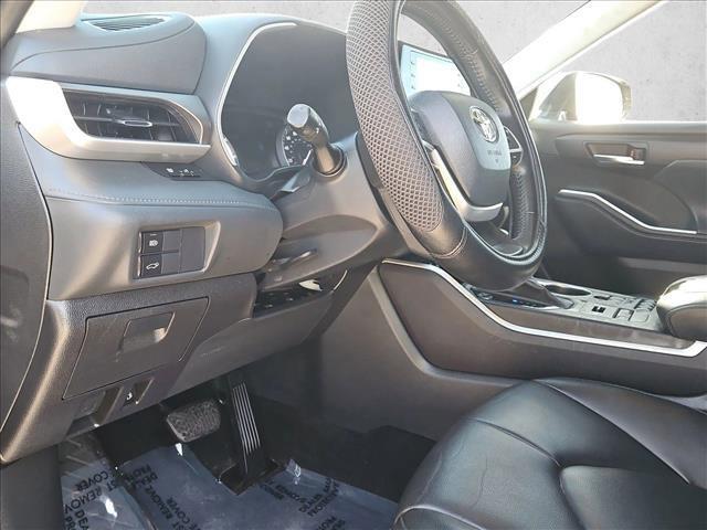 used 2022 Toyota Highlander car, priced at $32,999