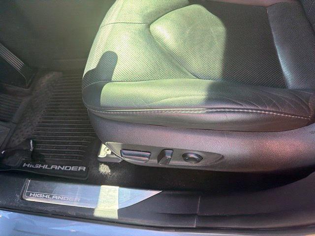 used 2020 Toyota Highlander car, priced at $27,400