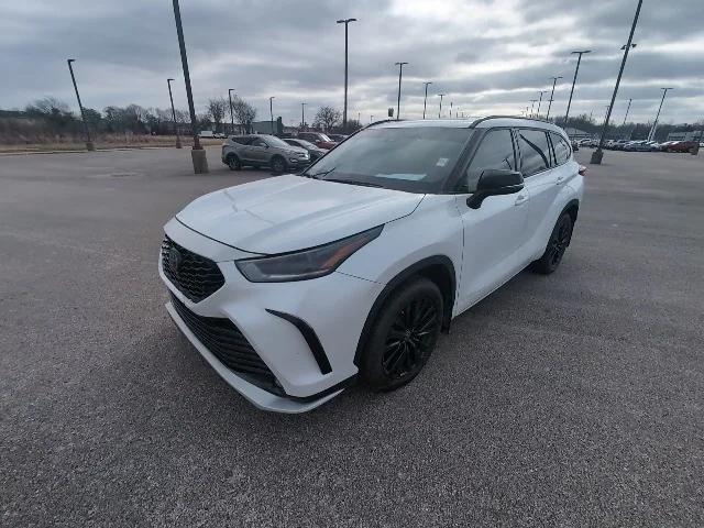 used 2023 Toyota Highlander car, priced at $35,842