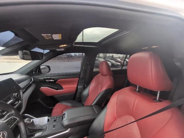 used 2023 Toyota Highlander car, priced at $35,842