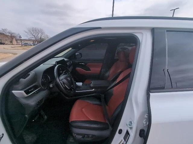 used 2023 Toyota Highlander car, priced at $35,842