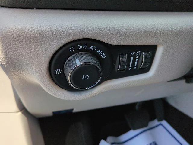 used 2024 Chrysler Pacifica car, priced at $27,674