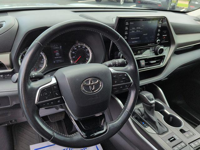 used 2021 Toyota Highlander car, priced at $27,772