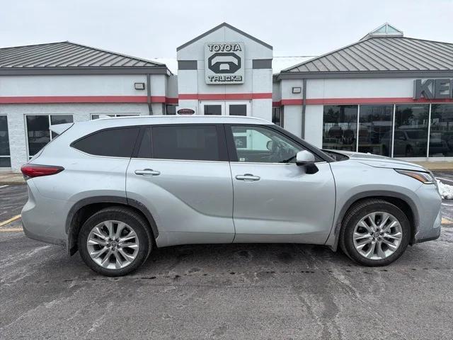 used 2020 Toyota Highlander car, priced at $28,831