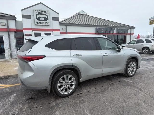 used 2020 Toyota Highlander car, priced at $28,831