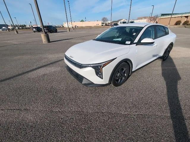 used 2025 Kia K4 car