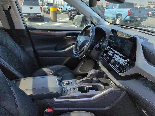 used 2022 Toyota Highlander car, priced at $35,871
