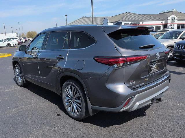 used 2022 Toyota Highlander car, priced at $35,871