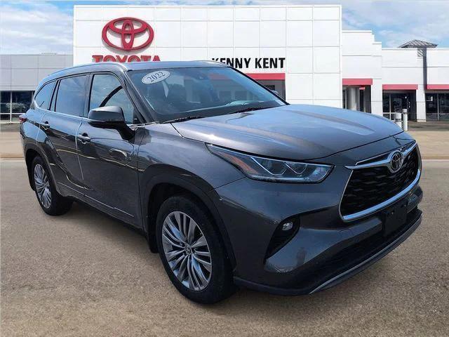 used 2022 Toyota Highlander car, priced at $35,871