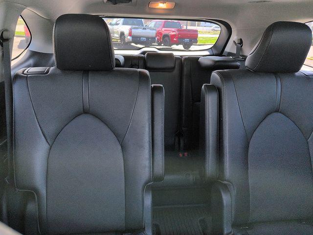 used 2022 Toyota Highlander car, priced at $35,871