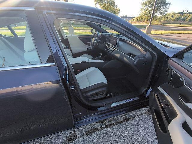 used 2025 Lexus ES 350 car, priced at $53,650