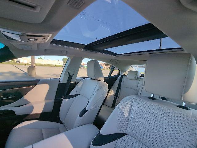used 2025 Lexus ES 350 car, priced at $53,650