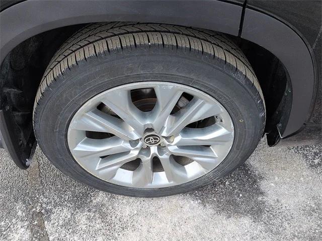 used 2023 Toyota Highlander car, priced at $29,981