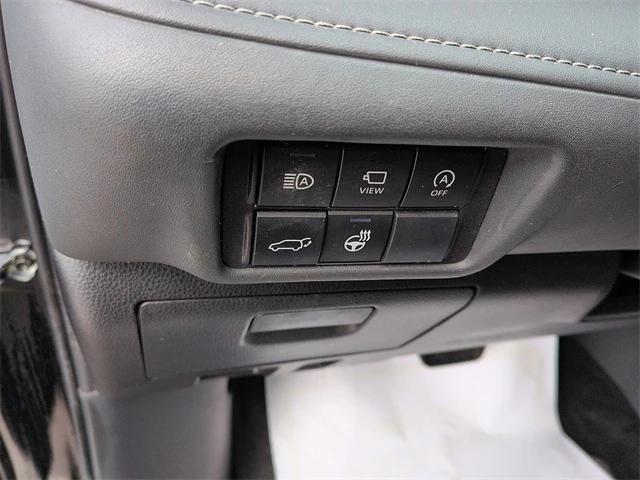 used 2023 Toyota Highlander car, priced at $29,981