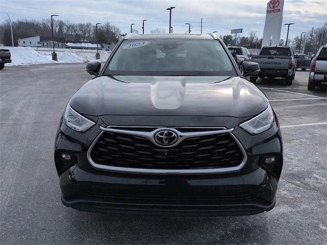 used 2023 Toyota Highlander car, priced at $29,981