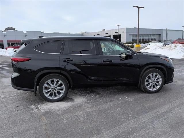 used 2023 Toyota Highlander car, priced at $29,981