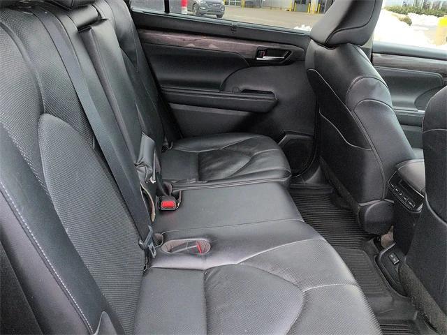 used 2023 Toyota Highlander car, priced at $29,981