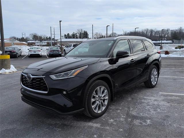 used 2023 Toyota Highlander car, priced at $29,981