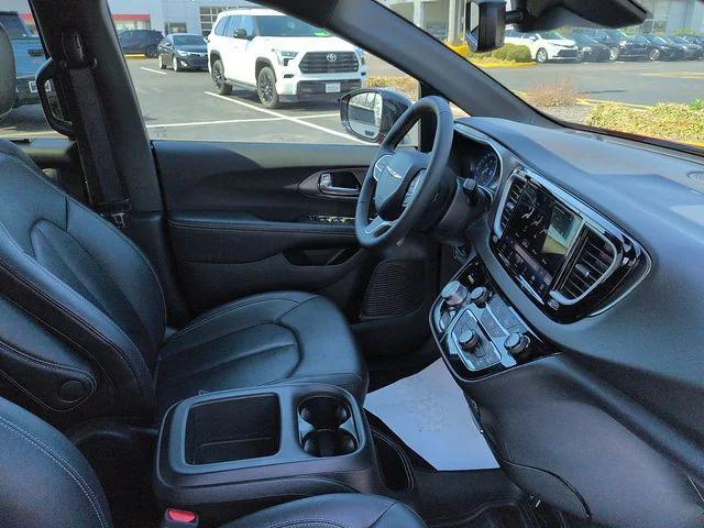 used 2025 Chrysler Pacifica car, priced at $30,983