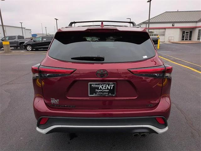 used 2023 Toyota Highlander car, priced at $36,982