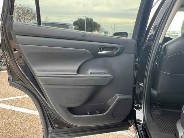 used 2023 Toyota Highlander car