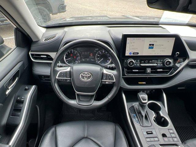 used 2023 Toyota Highlander car