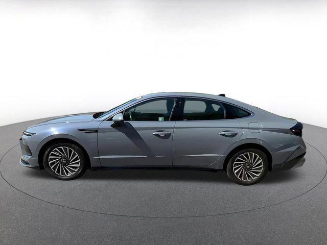 used 2025 Hyundai Sonata Hybrid car, priced at $25,318