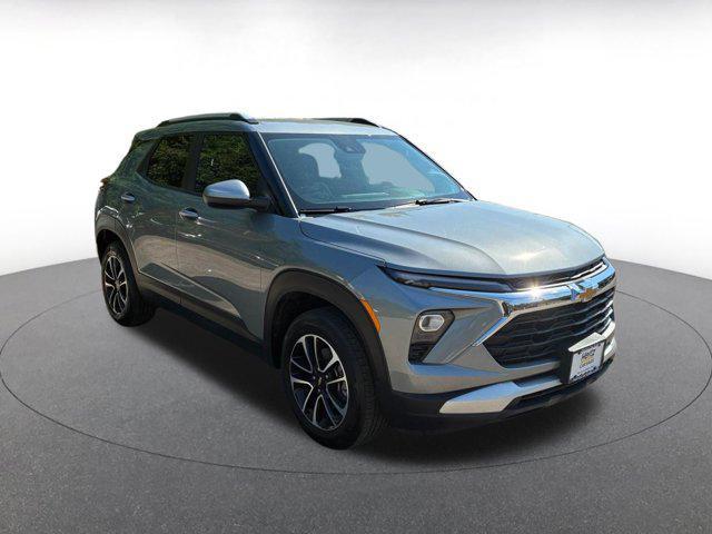 used 2025 Chevrolet TrailBlazer car, priced at $23,437