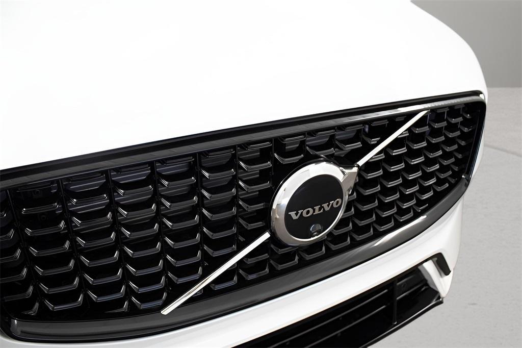 new 2025 Volvo XC60 Plug-In Hybrid car, priced at $66,235