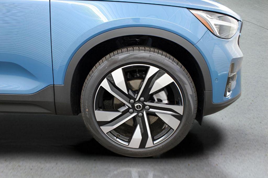 new 2025 Volvo XC40 car, priced at $51,565