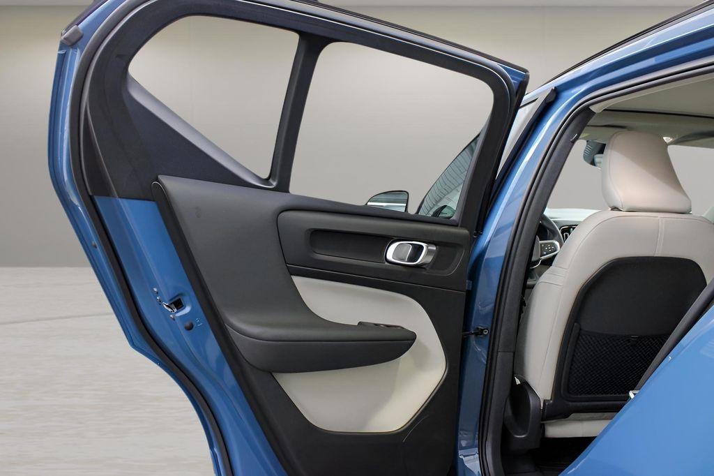 new 2025 Volvo XC40 car, priced at $51,565