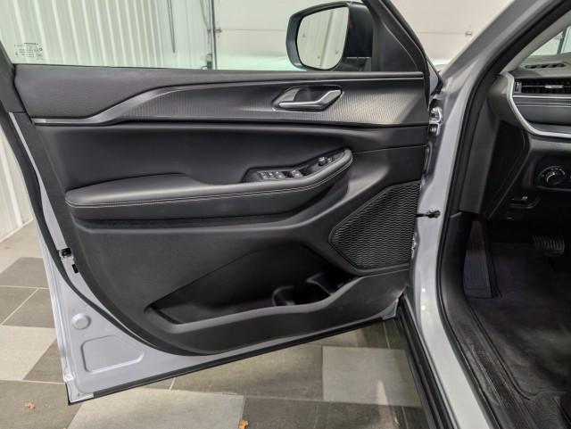 used 2023 Jeep Grand Cherokee car, priced at $29,998