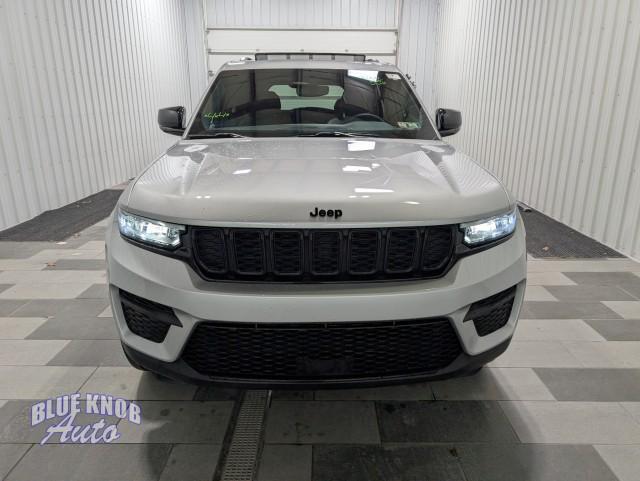 used 2022 Jeep Grand Cherokee car, priced at $31,498