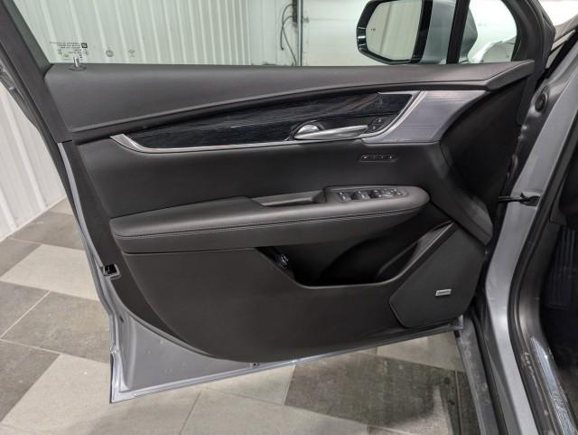 used 2025 Cadillac XT5 car, priced at $38,998