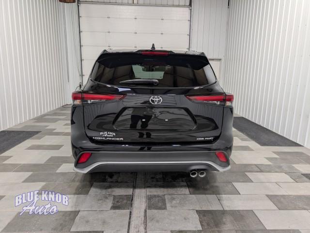 used 2025 Toyota Highlander car, priced at $47,498