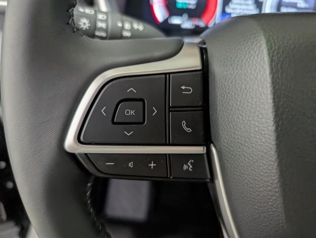 used 2025 Toyota Highlander car, priced at $47,498
