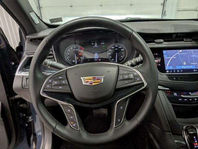 used 2025 Cadillac XT5 car, priced at $38,998