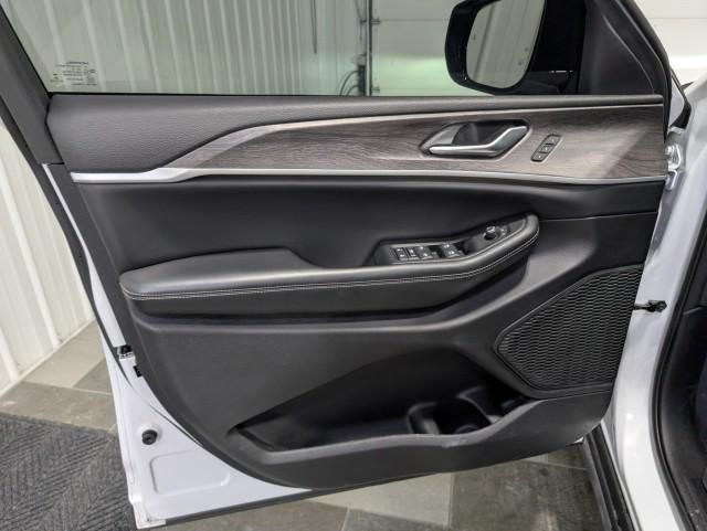 used 2023 Jeep Grand Cherokee car, priced at $32,998